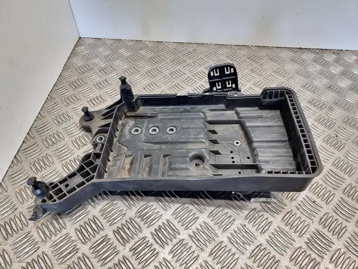 Volkswagen Touran III (2016 - ) 5QF915325 Площадка аккумулятора — фото 1