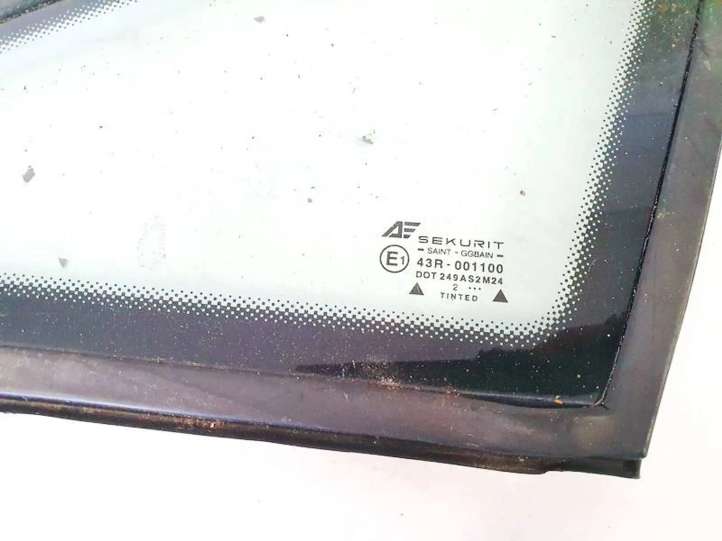 Ford Galaxy (2000 - 2006)   Треугольное стекло в передней части кузова