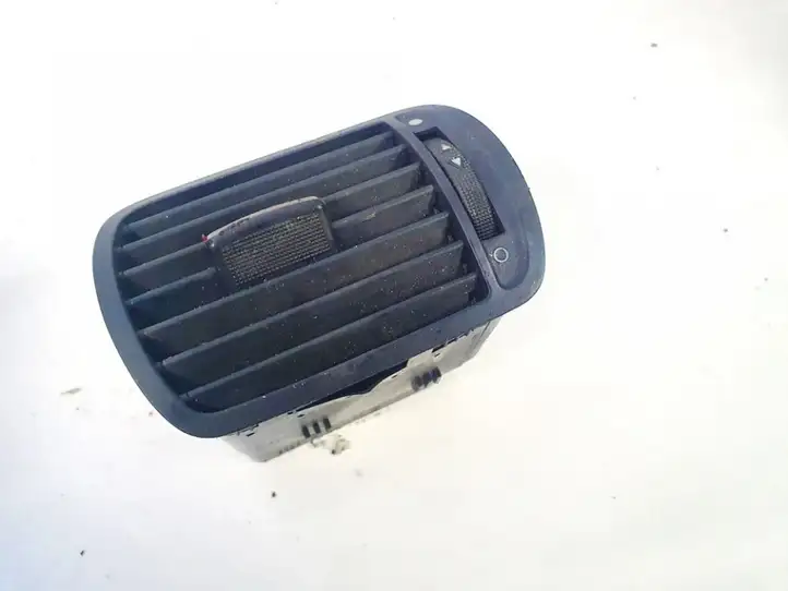 Audi A3/S3 8L (1996 - 2000) 8l0820901 Центральный воздушный дефлектор — фото 3