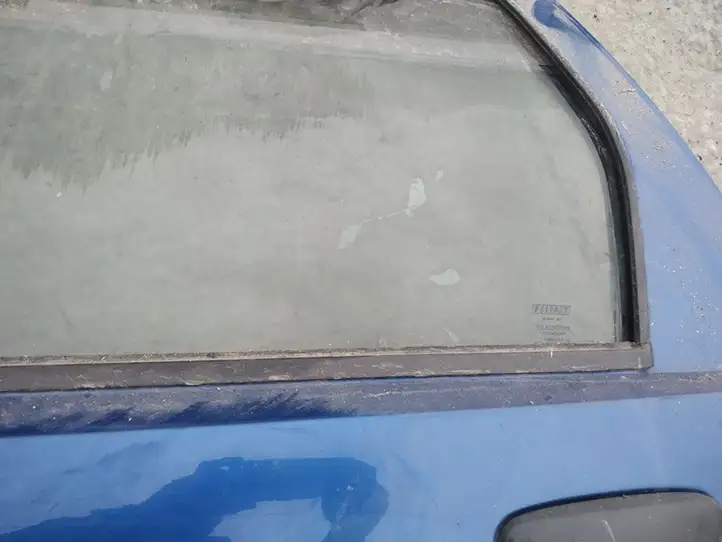 Fiat Punto (188) (1999 - 2010) Накладка стекла задней двери — фото 3