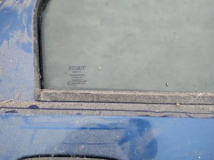 Fiat Punto (188) (1999 - 2010) Накладка стекла задней двери — фото 2