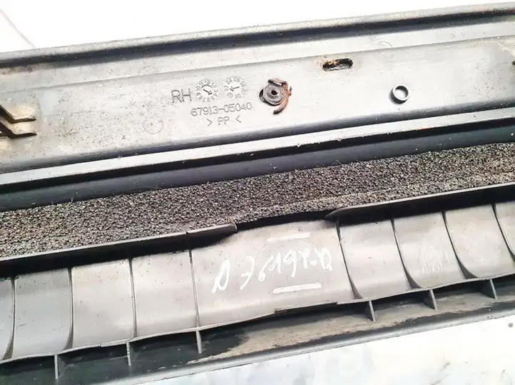 Toyota Avensis T250 (2003 - 2006) 6791305040 Внутренняя отделка переднего порога — фото 2