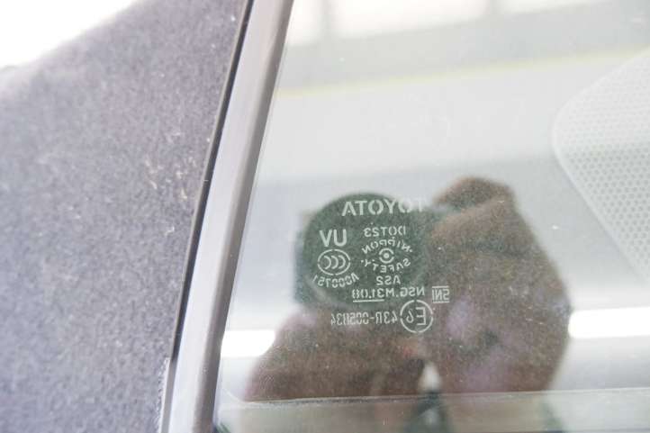 Toyota Prius (XW50) (2015 - )  6812347030 Маленькое стекло 