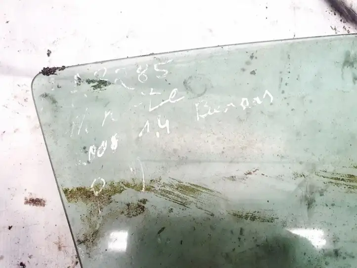 Nissan Note (E11) (2006 - 2014) Стекло передней двери — фото 3