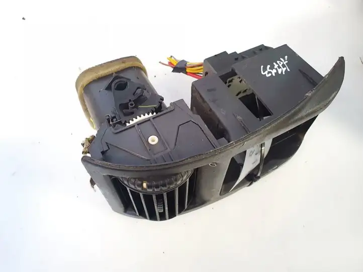 Opel Astra G (1998 - 2004) 90560336 Центральный воздушный дефлектор — фото 3