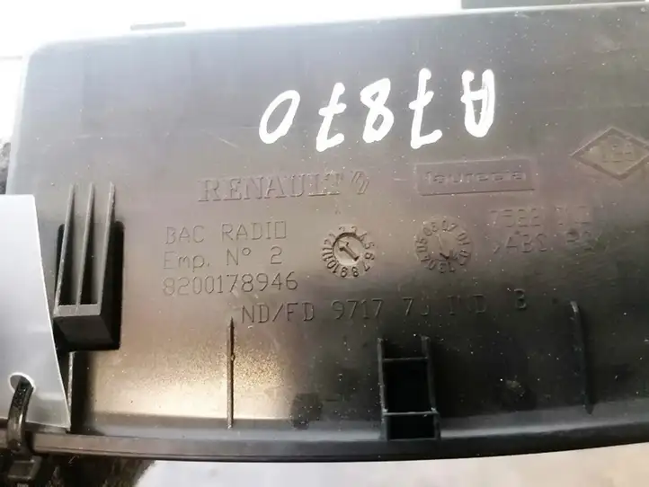 Renault Megane II (2002 - 2005) 8200178946 Вещевой ящик — фото 3