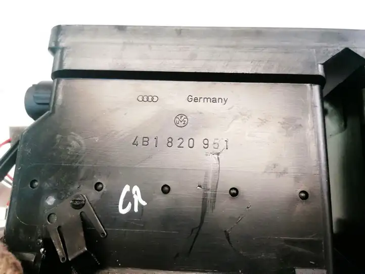 Audi A6 S6 C5 4B (2001 - 2004) 4B1820951 Центральный воздушный дефлектор — фото 3