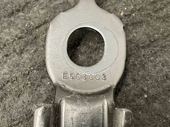 Lexus GS 250 300 350 300h 450h (2015 - 2020)  E563003 Регулировочная планка ремня безопасности