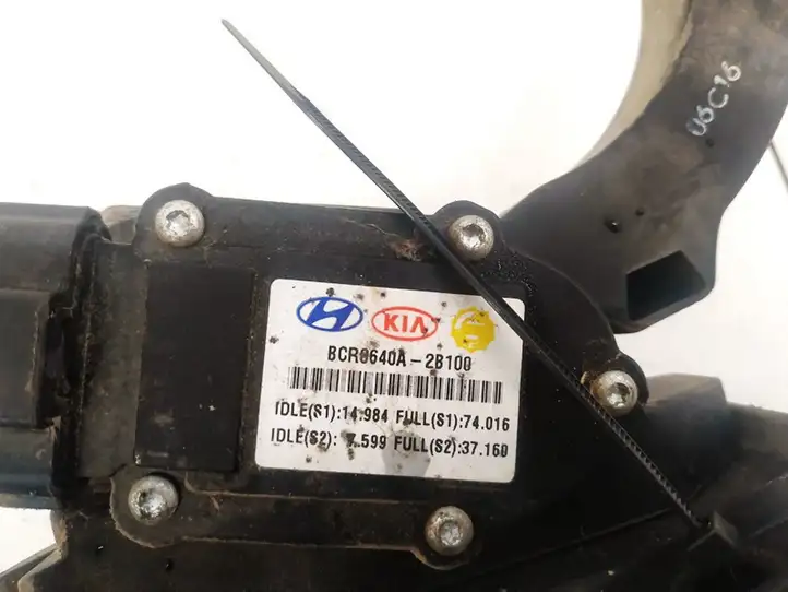 Hyundai Santa Fe (2005 - 2009) BCR0640A2B100 Педаль акселератора — фото 2
