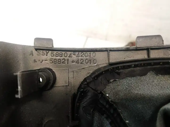 Toyota RAV 4 (XA20) (2000 - 2005) 5880442010 Прочие детали салона — фото 3