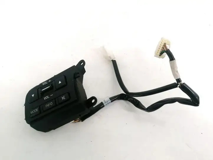 Mazda 2 (2007 - 2010) DF73664M0 Кнопки на рулевом колесе — фото 1