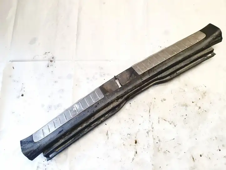 Toyota Avensis T250 (2003 - 2006) 5838705090 Отделка порога багажника — фото 1