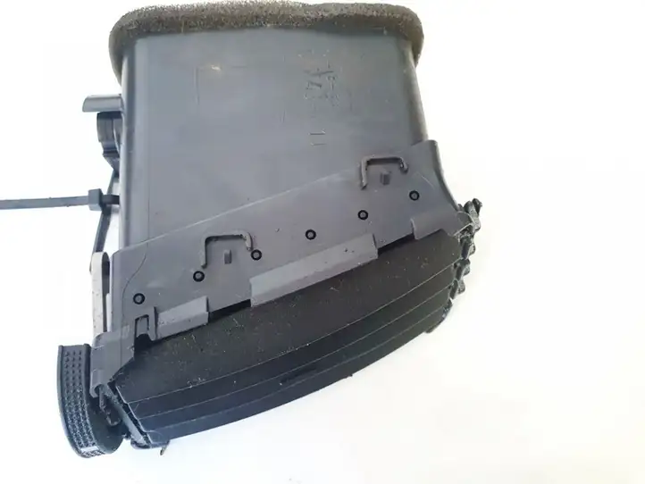 Toyota Corolla Verso AR10 (2004 - 2009) 5568064020 Центральный воздушный дефлектор — фото 2