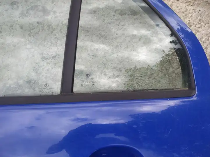 Skoda Fabia Mk1 (6Y) (1999 - 2007) Накладка стекла задней двери — фото 2