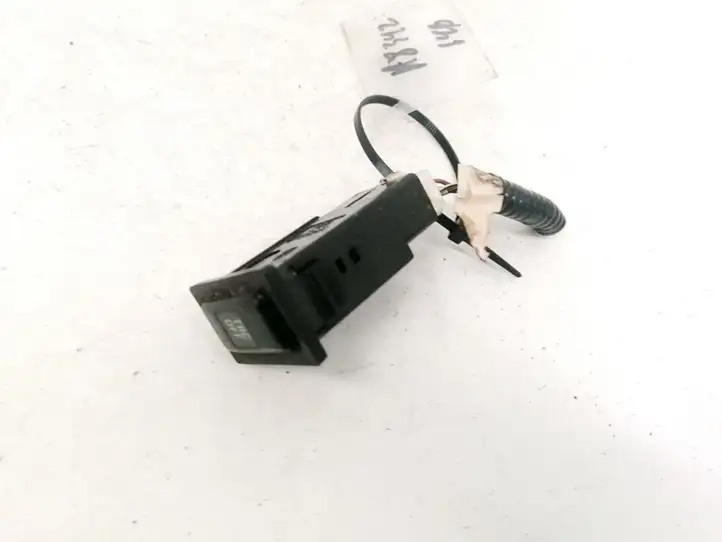 Toyota Corolla Verso AR10 (2004 - 2009) TR8801 Другие включатели / ручки/ переключатели — фото 3