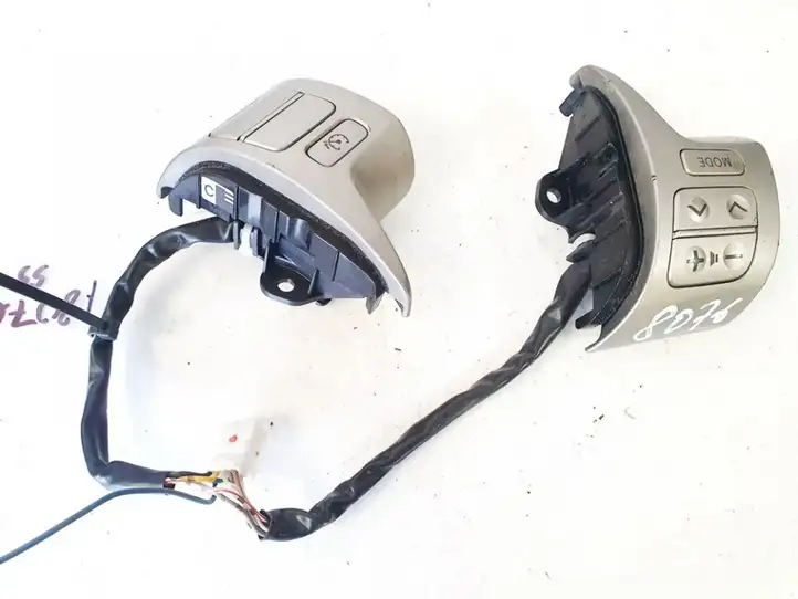 Toyota Auris 150 (2006 - 2012) Кнопки на рулевом колесе — фото 1