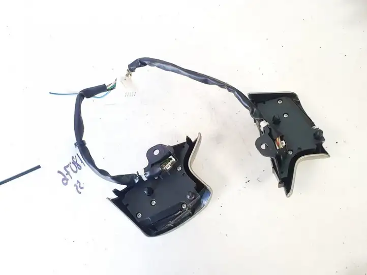 Toyota Auris 150 (2006 - 2012) Кнопки на рулевом колесе — фото 3