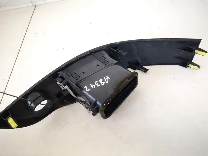 Toyota Corolla Verso AR10 (2004 - 2009) 5567064010 Центральный воздушный дефлектор — фото 2