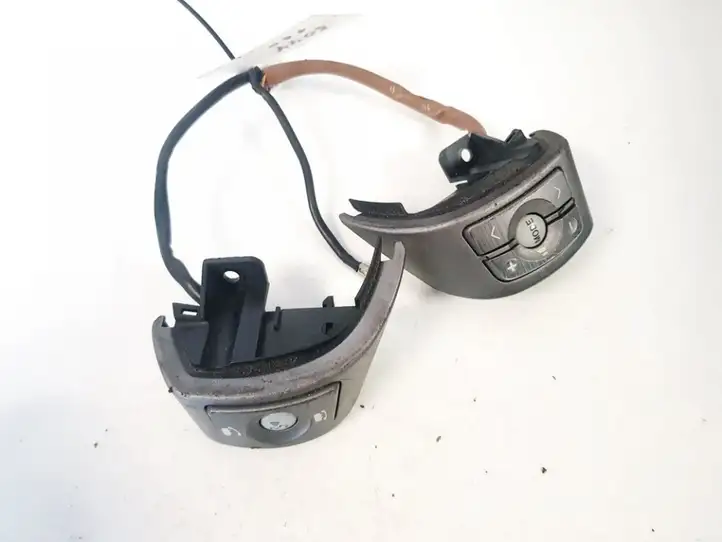 Toyota RAV 4 (XA30) (2006 - 2016) Кнопки на рулевом колесе — фото 1