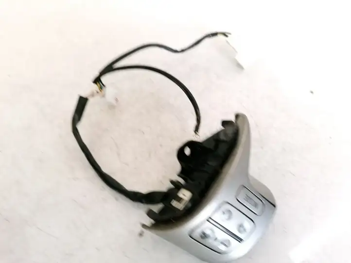 Toyota Auris 150 (2006 - 2012) Кнопки на рулевом колесе — фото 2