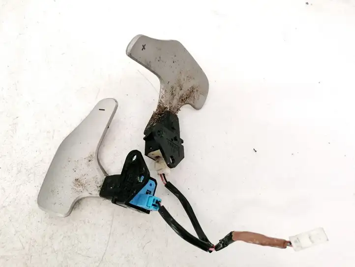 Toyota Auris 150 (2006 - 2012) 5883A73 Кнопки на рулевом колесе — фото 1