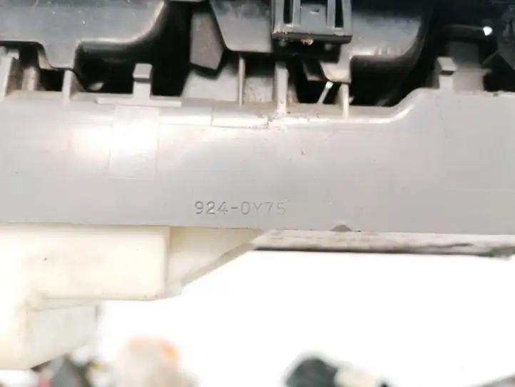 Toyota Auris 150 (2006 - 2012) 9240Y75 Блок кнопок стеклоподъемников — фото 3
