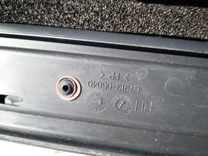 Toyota Avensis T250 (2003 - 2006) 6791305040 Внутренняя отделка переднего порога — фото 3