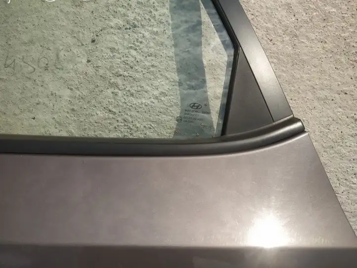 Hyundai i30 (2007 - 2012) Накладка стекла задней двери — фото 2