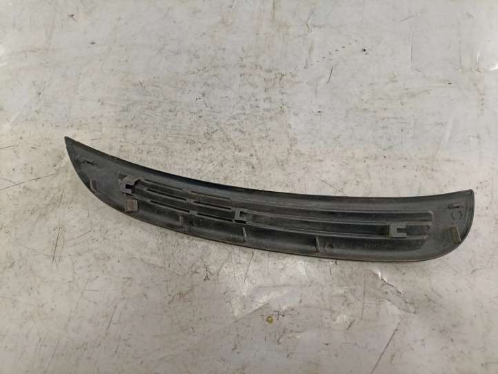 Suzuki Grand Vitara (1998 - 2005)  7712065D Отделка заднего бокового стекла