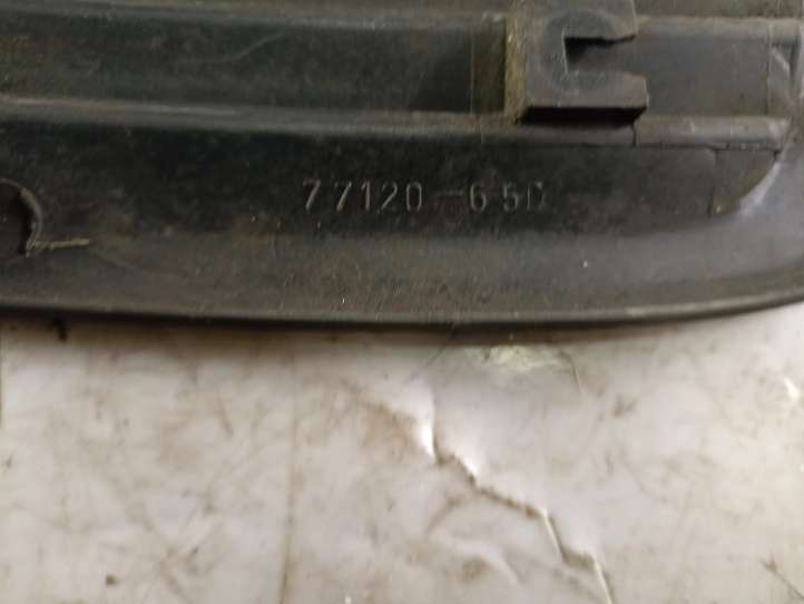 Suzuki Grand Vitara (1998 - 2005)  7712065D Отделка заднего бокового стекла
