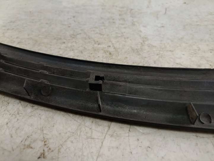 Suzuki Grand Vitara (1998 - 2005)  7712065D Отделка заднего бокового стекла