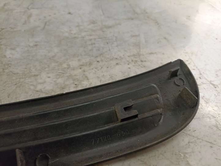 Suzuki Grand Vitara (1998 - 2005)  7712065D Отделка заднего бокового стекла