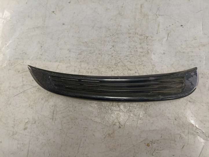 Suzuki Grand Vitara (1998 - 2005)  7711065D Отделка заднего бокового стекла