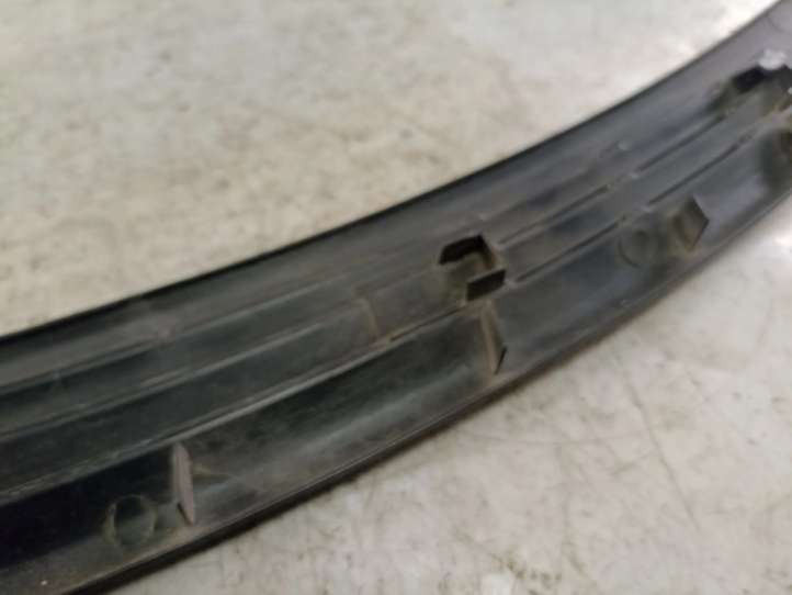 Suzuki Grand Vitara (1998 - 2005)  7711065D Отделка заднего бокового стекла