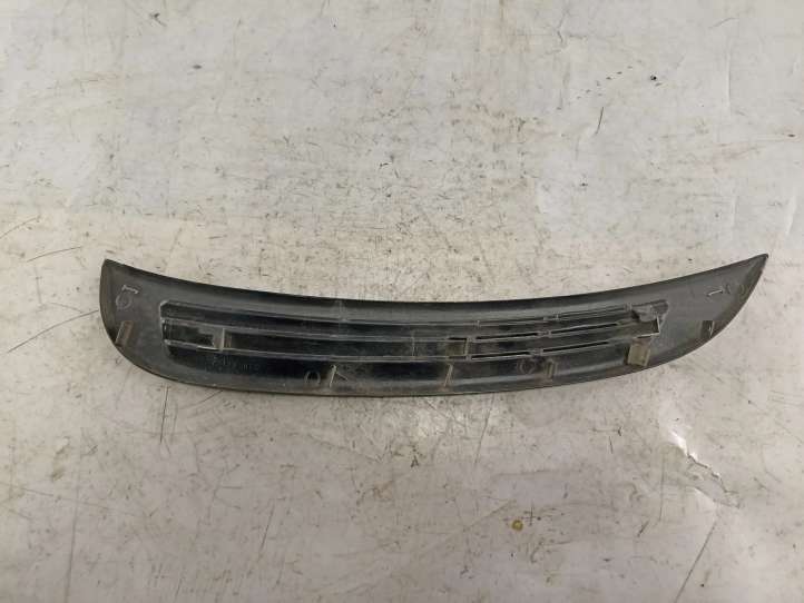 Suzuki Grand Vitara (1998 - 2005)  7711065D Отделка заднего бокового стекла