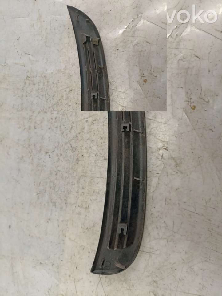 Suzuki Grand Vitara (1998 - 2005)  7711065D Отделка заднего бокового стекла