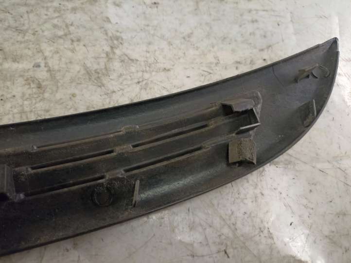 Suzuki Grand Vitara (1998 - 2005)  7711065D Отделка заднего бокового стекла