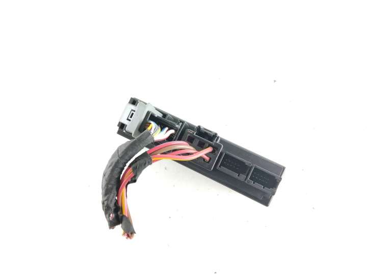 BMW 5 F10 F11 (2009 - 2016)  6870517 Блок управления крюка для прицепа