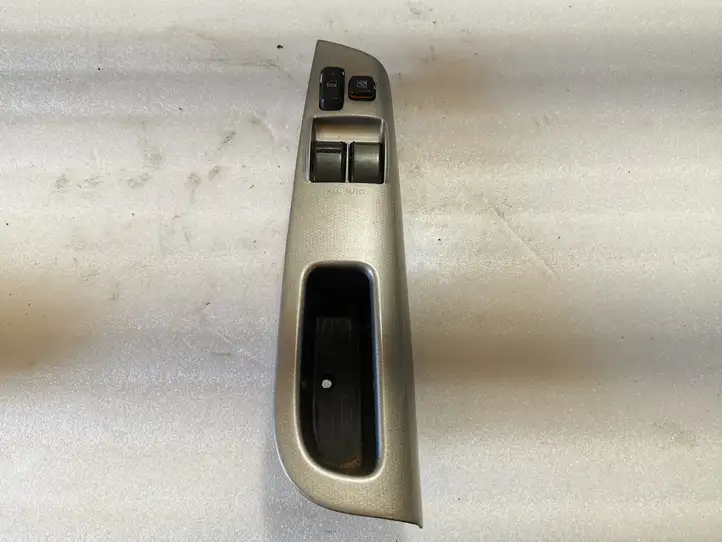 Toyota Corolla E120 E130 (2000 - 2004) 8480202291 Кнопка стеклоподъемников — фото 1
