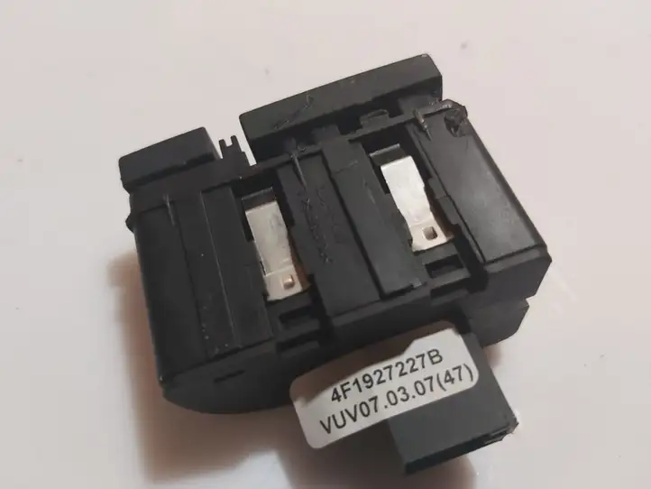 Audi A6 Allroad C6 (2006 - 2008) 471927227B Ручка бардачка — фото 2