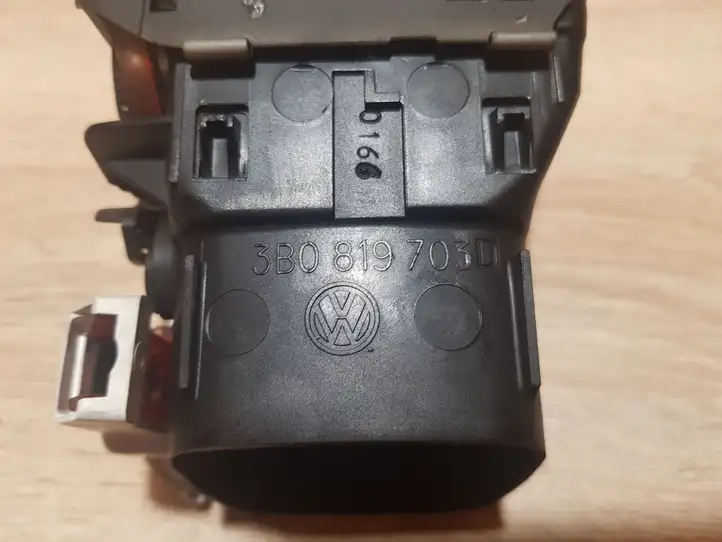 Volkswagen PASSAT B5.5 (2001 - 2005) 3B0819703D Боковой воздушный дефлектор — фото 2