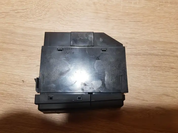 Toyota Avensis T250 (2006 - 2009) 8479005130 Кнопка обогрева стекла — фото 5