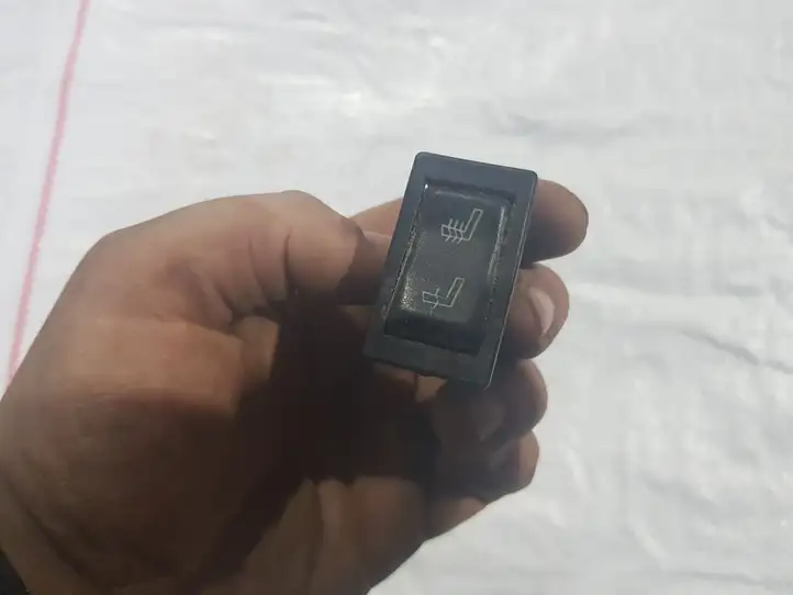 Mitsubishi Pajero (1999 - 2003) Включатель обогрева — фото 1