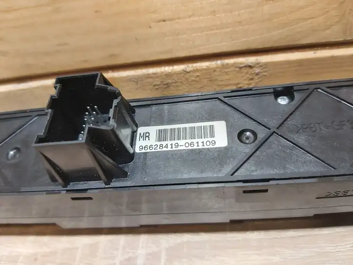Opel Antara (2006 - 2011) 96628419 Включатель аварийных фонарей — фото 5