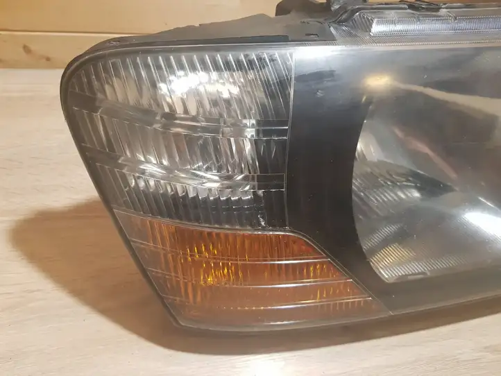 Mitsubishi Pajero (1999 - 2003) Передняя фара — фото 2