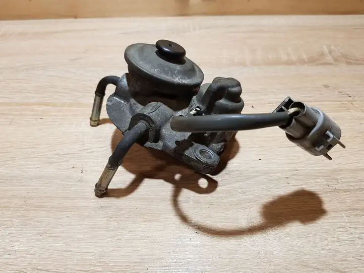 Toyota Avensis T250 (2003 - 2006) Кронштейн топливного фильтра — фото 1