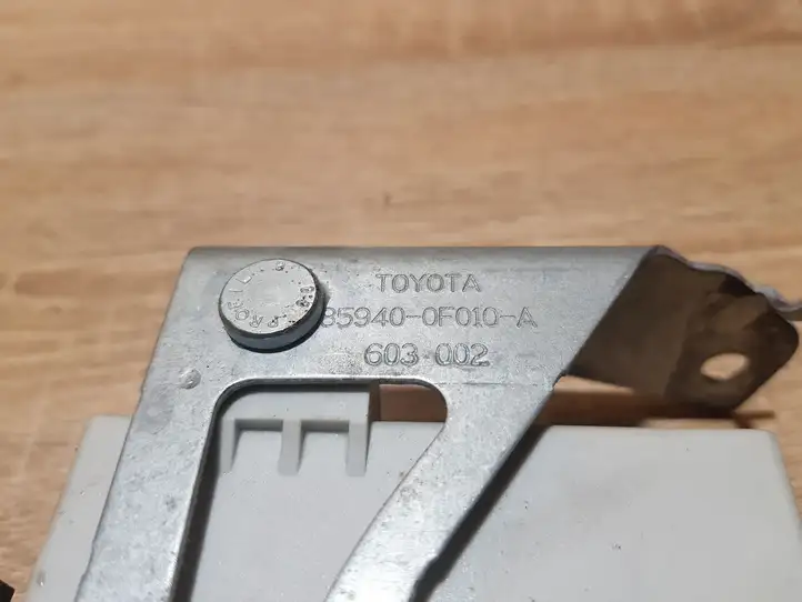 Toyota Corolla Verso AR10 (2004 - 2009) 859400F010 Прочие блоки управления — фото 4