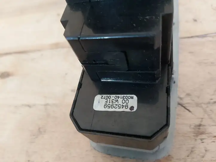 Volvo V70 (2004 - 2007) 9452959 Кнопка стеклоподъемников — фото 4