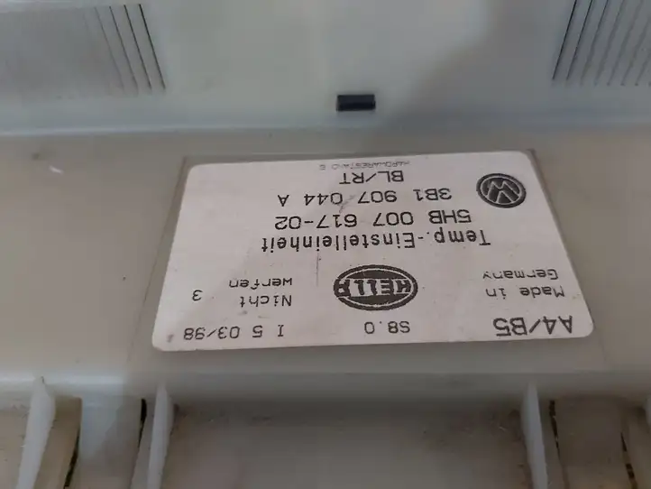 Volkswagen PASSAT B5.5 (2001 - 2005) 3B1907044A Блок управления климат-контролем — фото 4