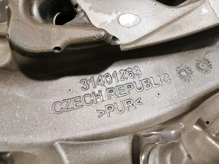 Volvo V60 (2013 - 2018) 31401263 Крышка двигателя декоративная — фото 3